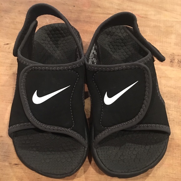 nike air monarch look